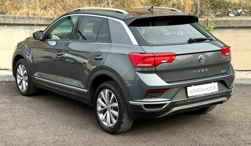 
Volkswagen T-Roc completo									