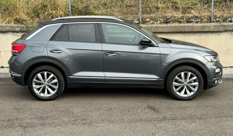 
Volkswagen T-Roc completo									